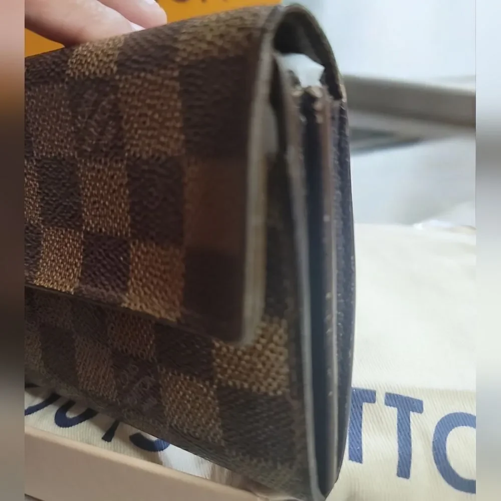 Louis Vuitton Damier Ebene Sarah Wallet Preowned Good condition Full Inclusion